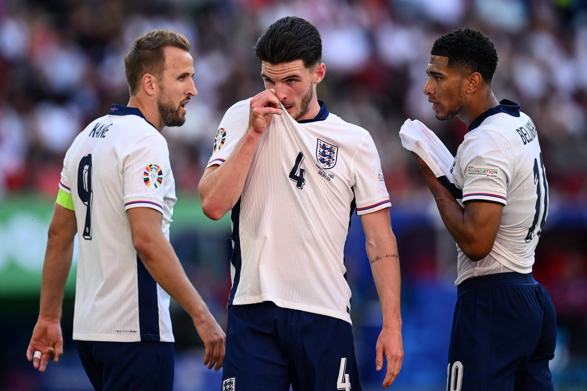 England held by Ghana at World Cup as pair close on last-32 passage